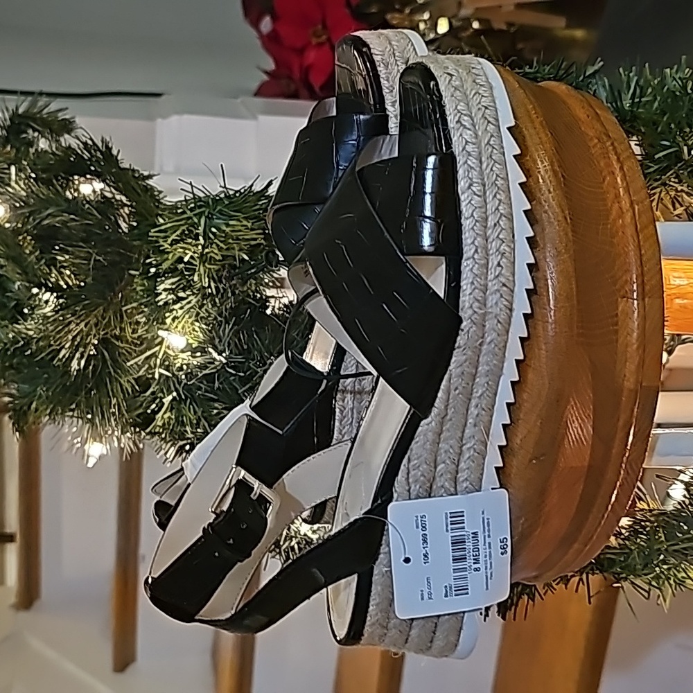 NWT Liz Claiborne Croco Espadrille Sandals